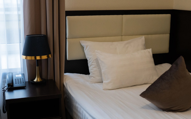 Отель Суворов