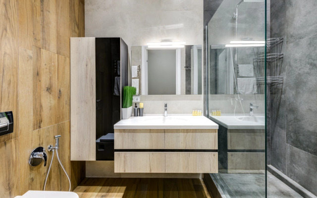 38th Floor, Stylish Apartment with Private Park