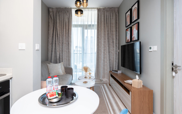 Keyrock Living Lakeview Escape in Business Bay Apartments