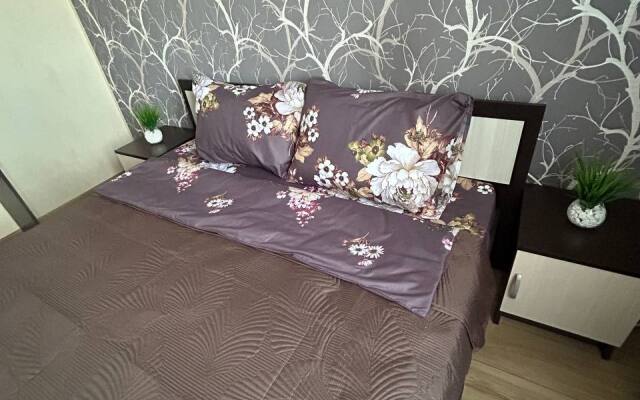 Evrodvushka S Vidom Na Goru Flat