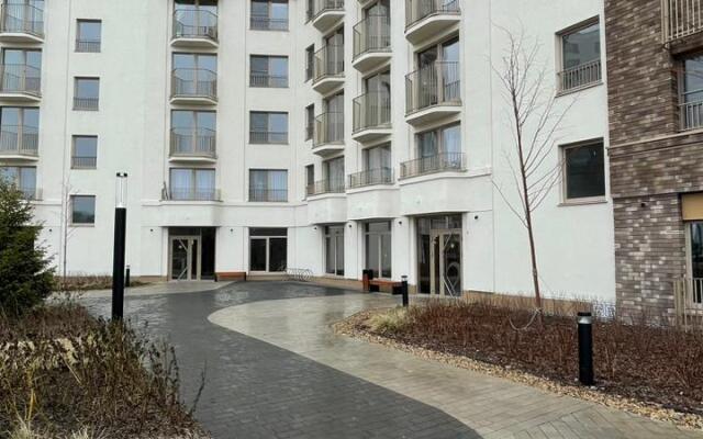 Evkalipt s Dizaynerskim Remontom v Sovremennom Rayone Apartments