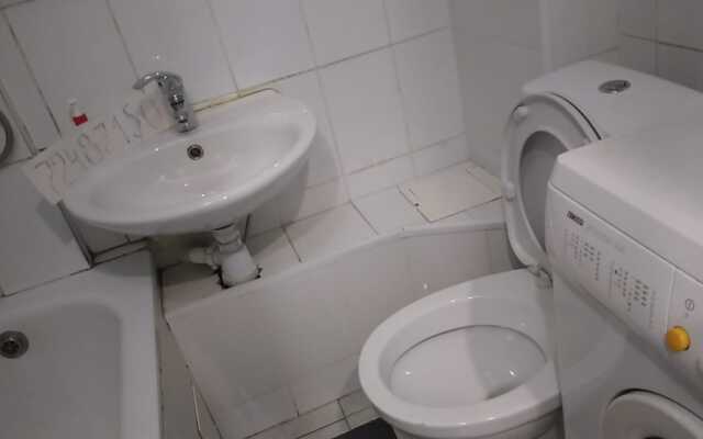 Dobryie Sutki Na Hohryakova Apartments