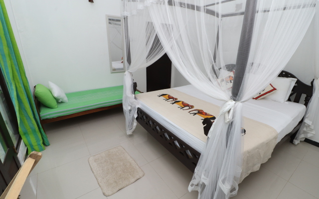 Yoho Aura Hotel