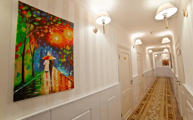 Aruna Hotel