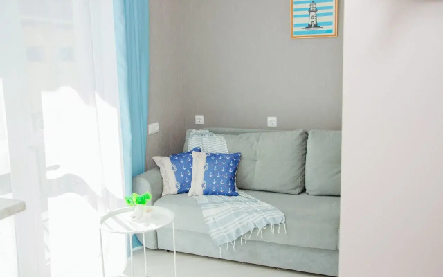 Studiya U Morya S Balkonom Flat