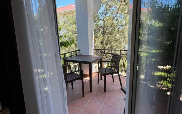 Апартаменты №2 Стандарт, 1 линия, боковой вид на море (4чел)