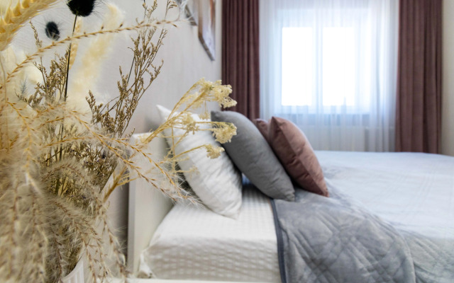 Квартира комфортные Ивана Захарова 18/2