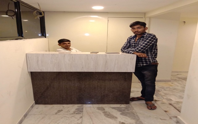 Radhe Hotel