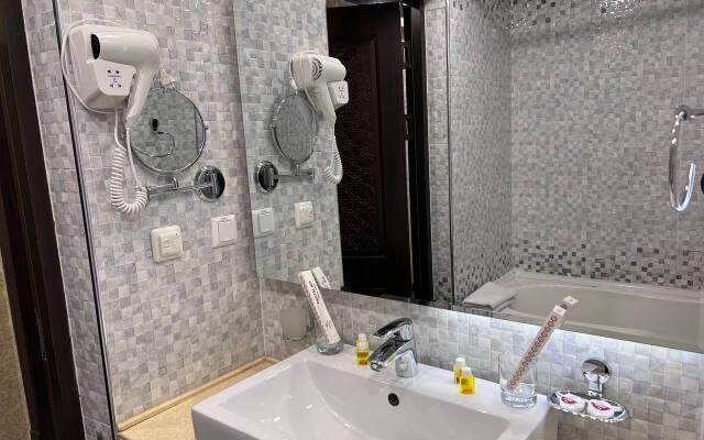 Orient Star Varahsha Hotel