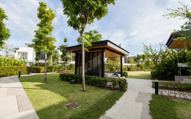 Laguna Park 4BR with Pool by NLA Villa