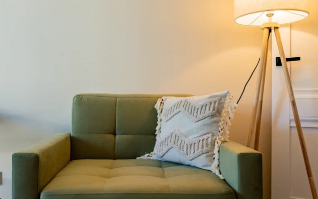 Svetlaya Studiya V Zhk Letniy Flat