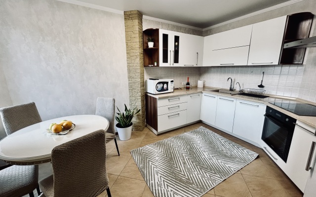 Квартира Уютная просторная однушка (55кв.) с АЛИСОЙ