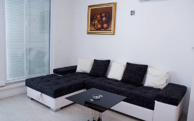Spacious Beachfront Apartments Tanita