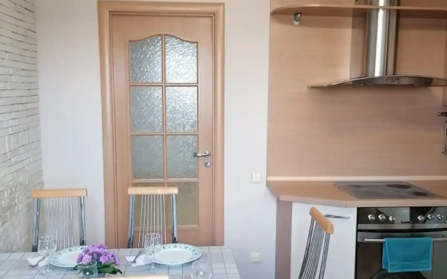Na Marshala Chujkova Trekhkomnatnye Apartments