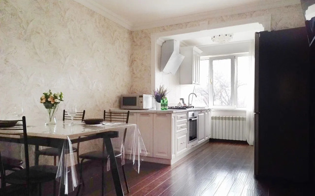 Квартира со Свoим Двором и Гаражом