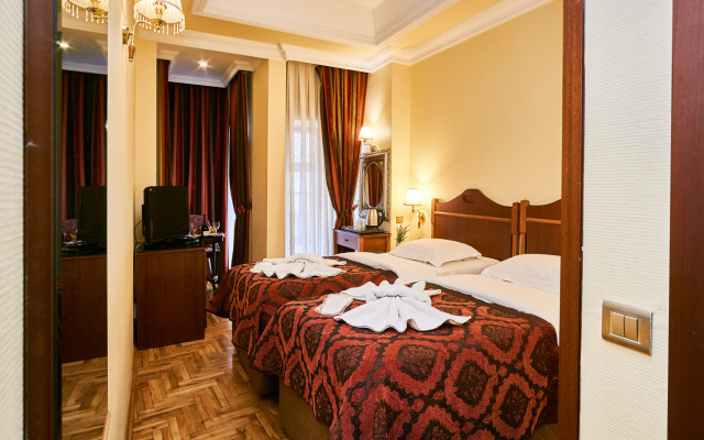 Отель Amber Hotel Istanbul