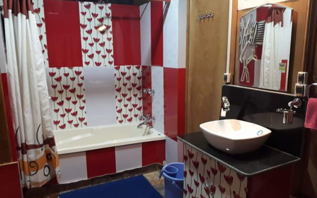 Royal Houseboat Hotel
