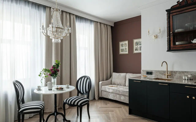 Квартира с авторским дизайном LetYourFlat Burgundy