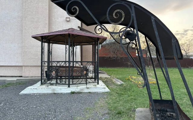 Ryadom S Bolnitsey Im Filonenko Flat