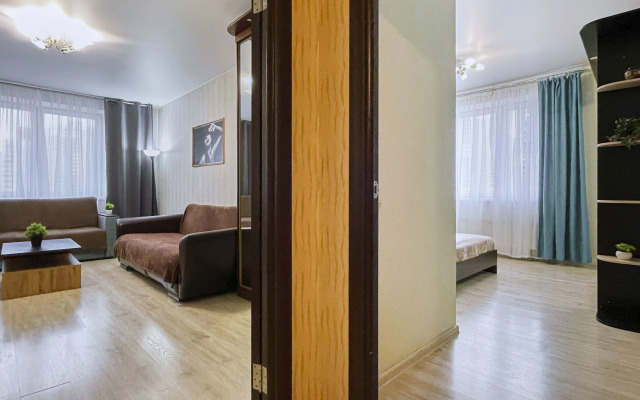 Апартаменты Шикарная двухкомнатная квартира с раздельными комнатами и балконом