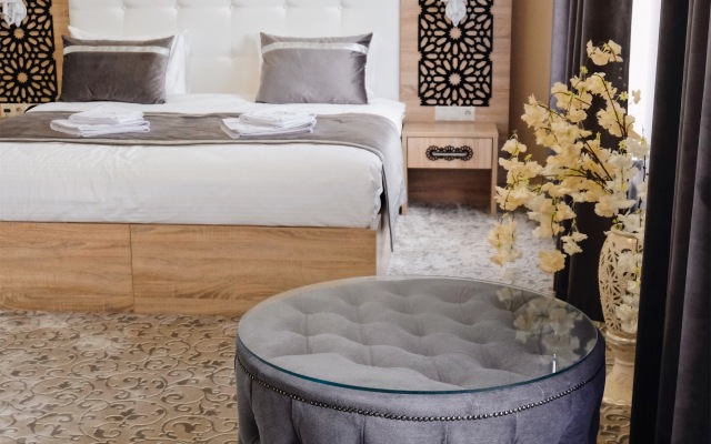 Dona Hotel