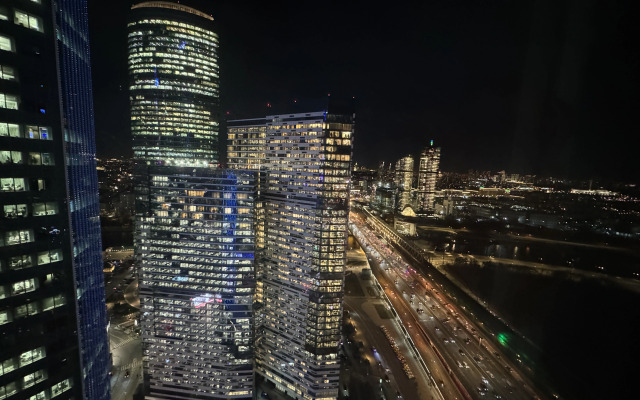 Апартаменты Комфортная студия на 35 этаже башни Оko