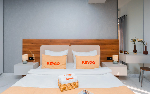 KeyGo #0163, 2 Bedroom, Balcony near Park Apartments