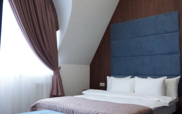 Istoriya Hotel