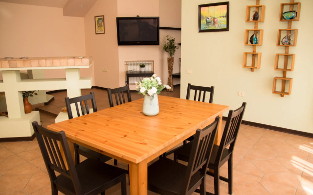 Loyal na ulitse 9-ya Liniya 14 Guest House