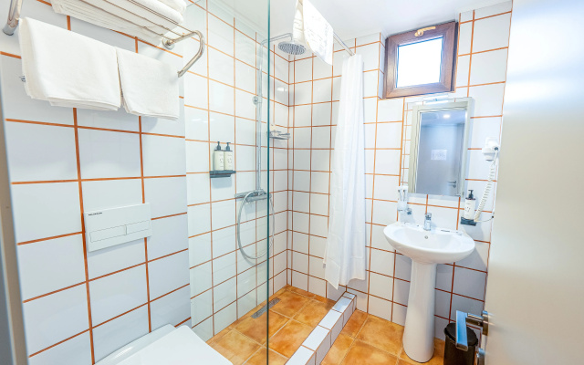 Отель King Tamar By Luxuria Hotels