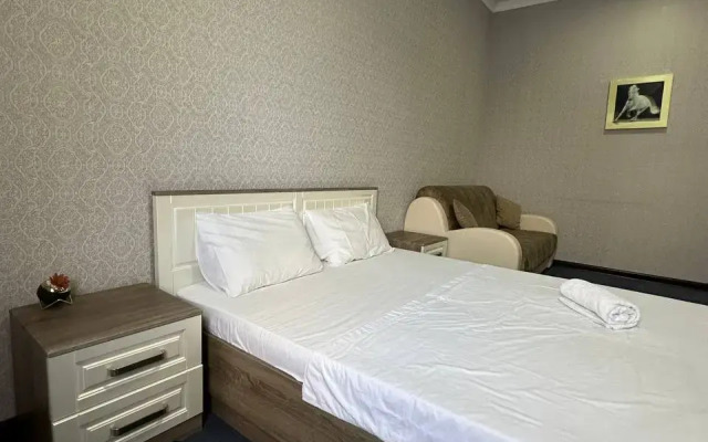 Mazhor Hotel