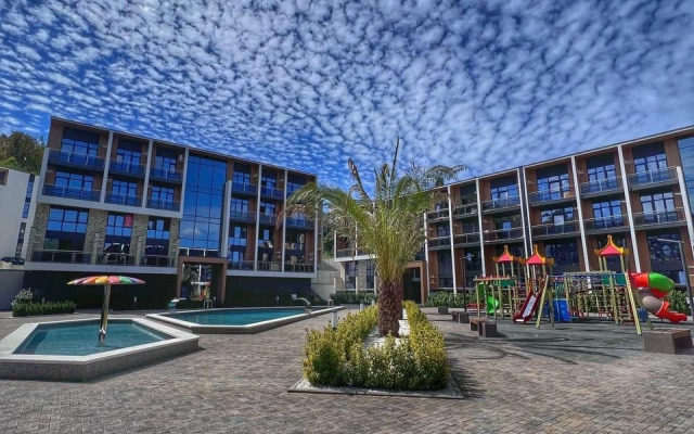 S Balkonom I Basseynom Na Territorii Apartments