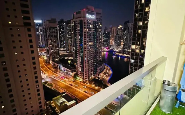 Boris Capsule JBR Hostel