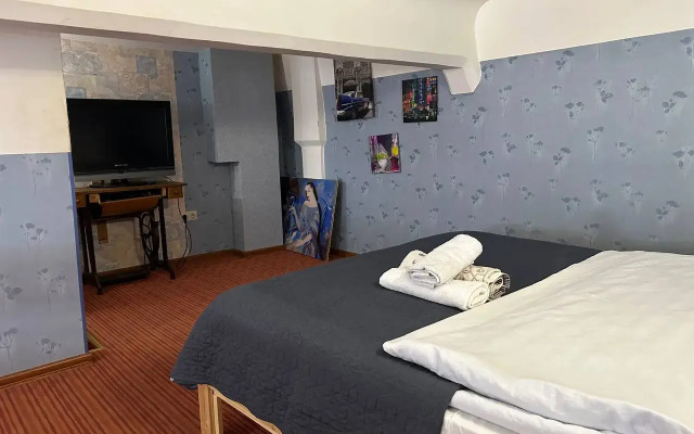 Dvukhurovnevaya Prostornaya Na Marksistskoy Flat