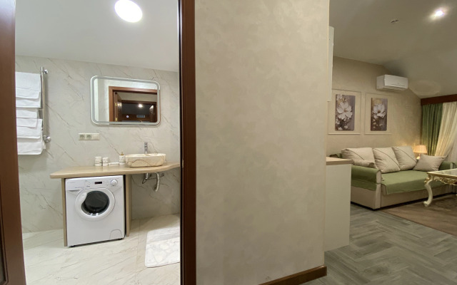 Апартаменты двухкомнатные ВИП 5 Дворик Друзей