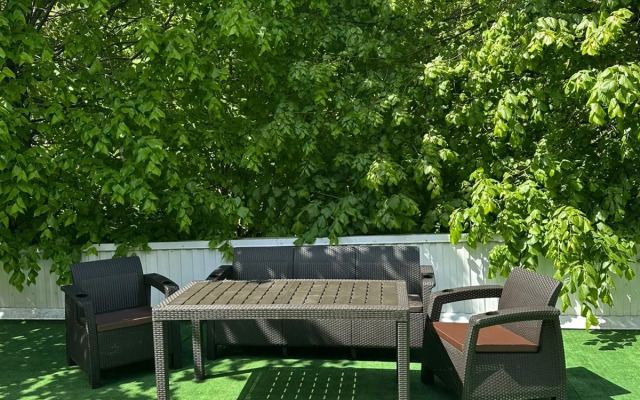 Tropicano Roskoshnye Dvukhkomnatnye s Shikarnoy Sobstvennoy Terrasoy Apartments