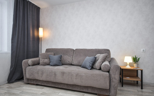 Prostornaya Kvartira Vozle SFU Flat