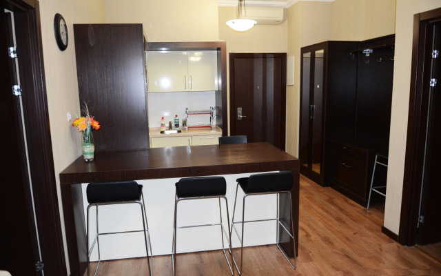 2-Bedroom Apartment with River and Mountain Views