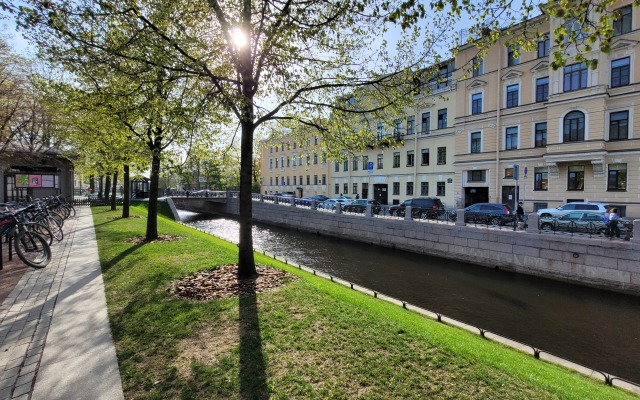 Semeynaya Dvuhkomnatnaya Ryadom S Nevoy I Novoy Gollandiey Flat