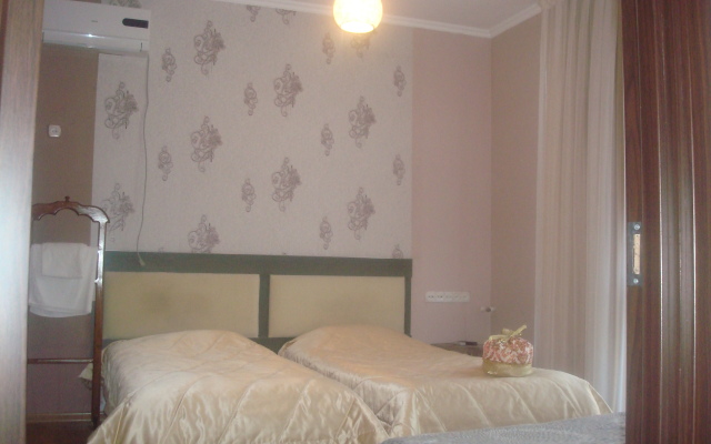 Happy Holiday Hotel