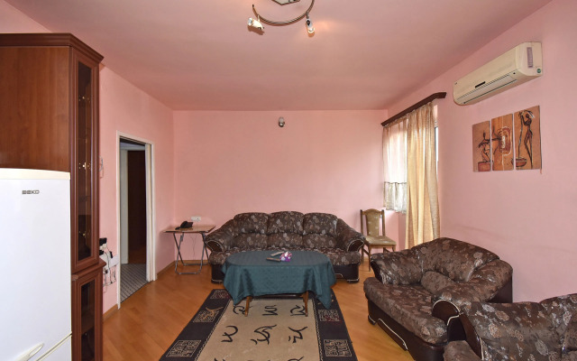 Ploschad Andreya Sakharova Flat