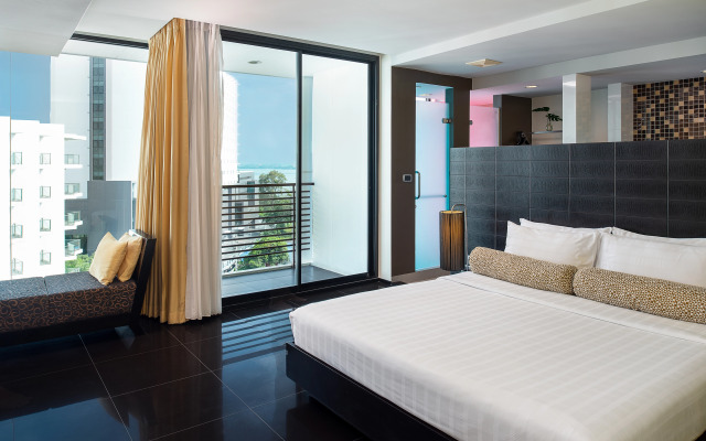 Tsix5 Hotel