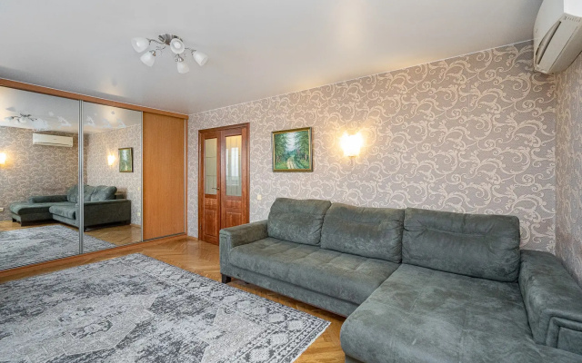 Kvartira Ladgorna trehkomnatnaa v centre