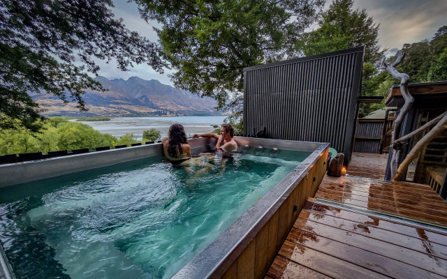 Отель Kinloch Wilderness Retreat