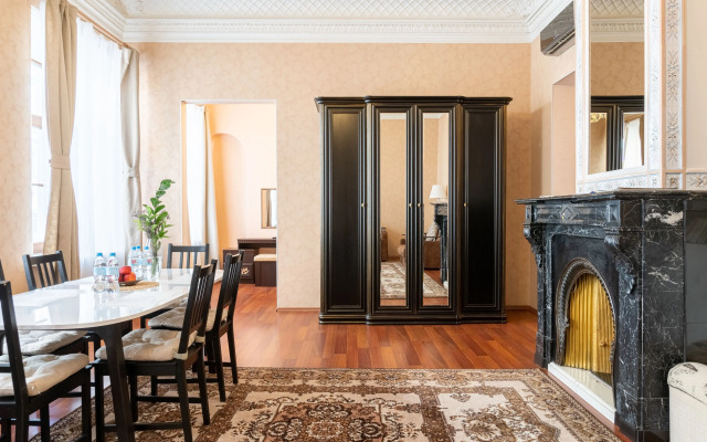 Апартаменты У Дворцовой Площади с Камином