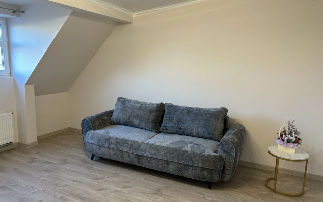 Dvukhyarusnaya kvartira Turgeneva 9A Flat