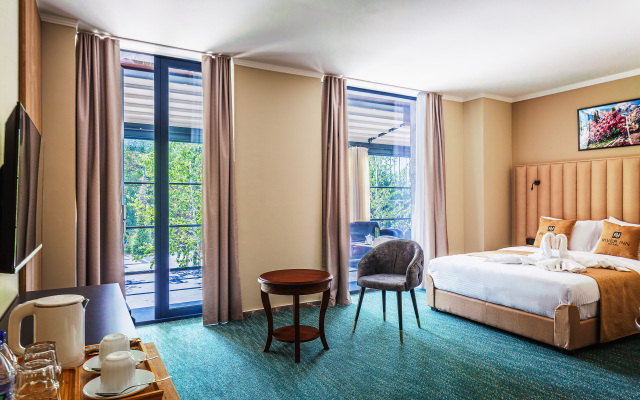 River Inn Hotel