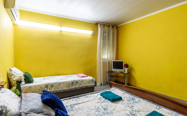 Na Leselidze 10b Guest House