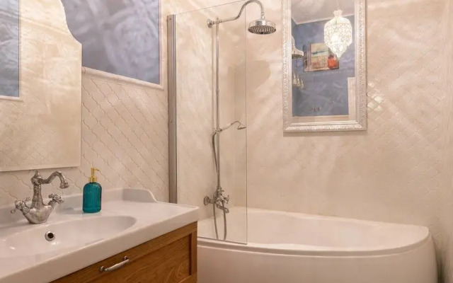 Апартаменты с балконом в центре Петроградской стороны.