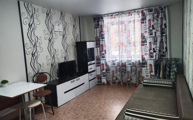 Roskoshnye S Balkonom Na Starateley 15 Apartments